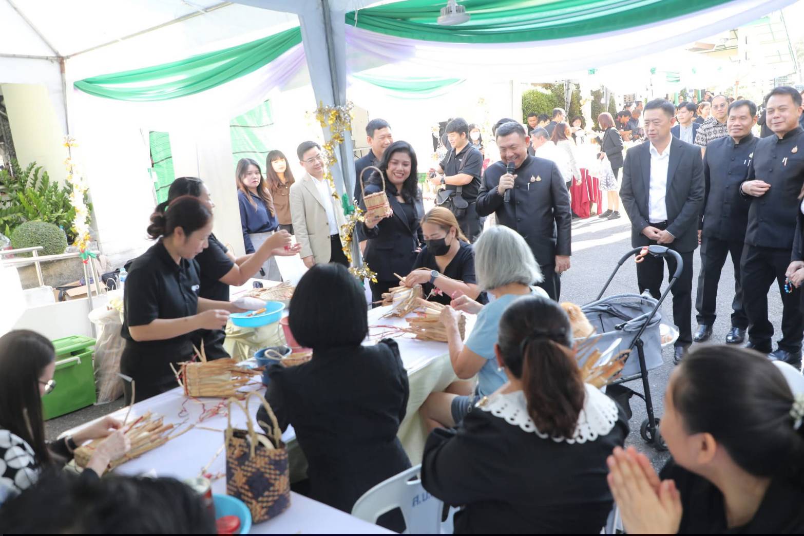 title - ส.ป.ก. เดินหน้าส่งเสริมรายได้เกษตรกร จัดงาน “ส่งความสุขปีใหม่ มอบให้เกษตรกรในเขตปฏิรูปที่ดิน” ทั่วประเทศ  ณ สำนักงานการปฏิรูปที่ดินเพื่อเกษตรกรรม ถนน ราชดำเนินนอก